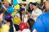 Activistas compartiendo con niños