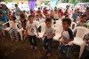 niños tocando palmas