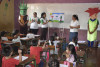 Estudiantes recibiendo taller ambiental en en la Unidad Educativa “José Natusch Velasco”