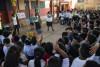 Voluntarios dictando taller ambiental