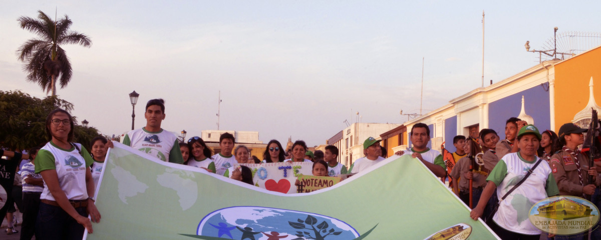 Hijos de la Madre Tierra en desfile por el planeta