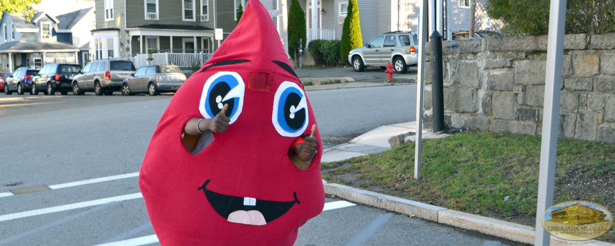 Voluntario vestido de Gota de Sangre