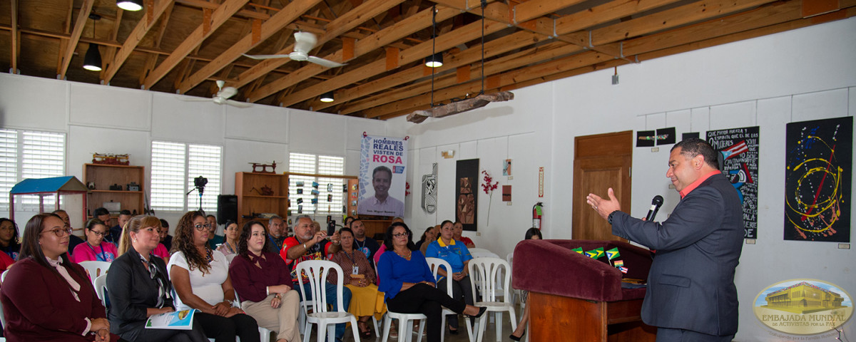 Participantes en acto de entrega