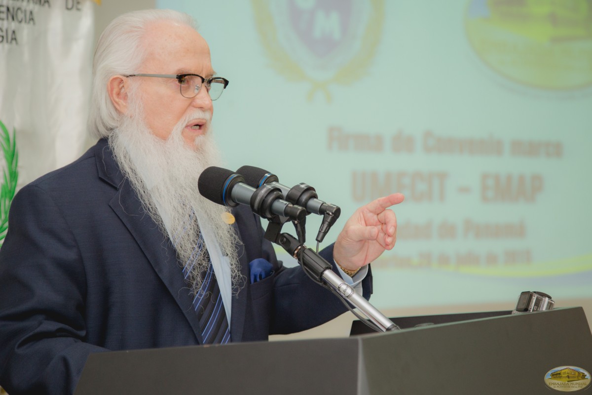 Dr. William Soto | Firma de convenio entre UMECIT y EMAP