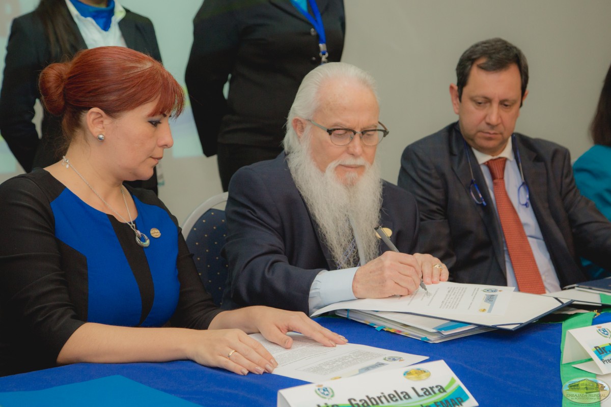 Firma de convenio entre UMECIT y EMAP