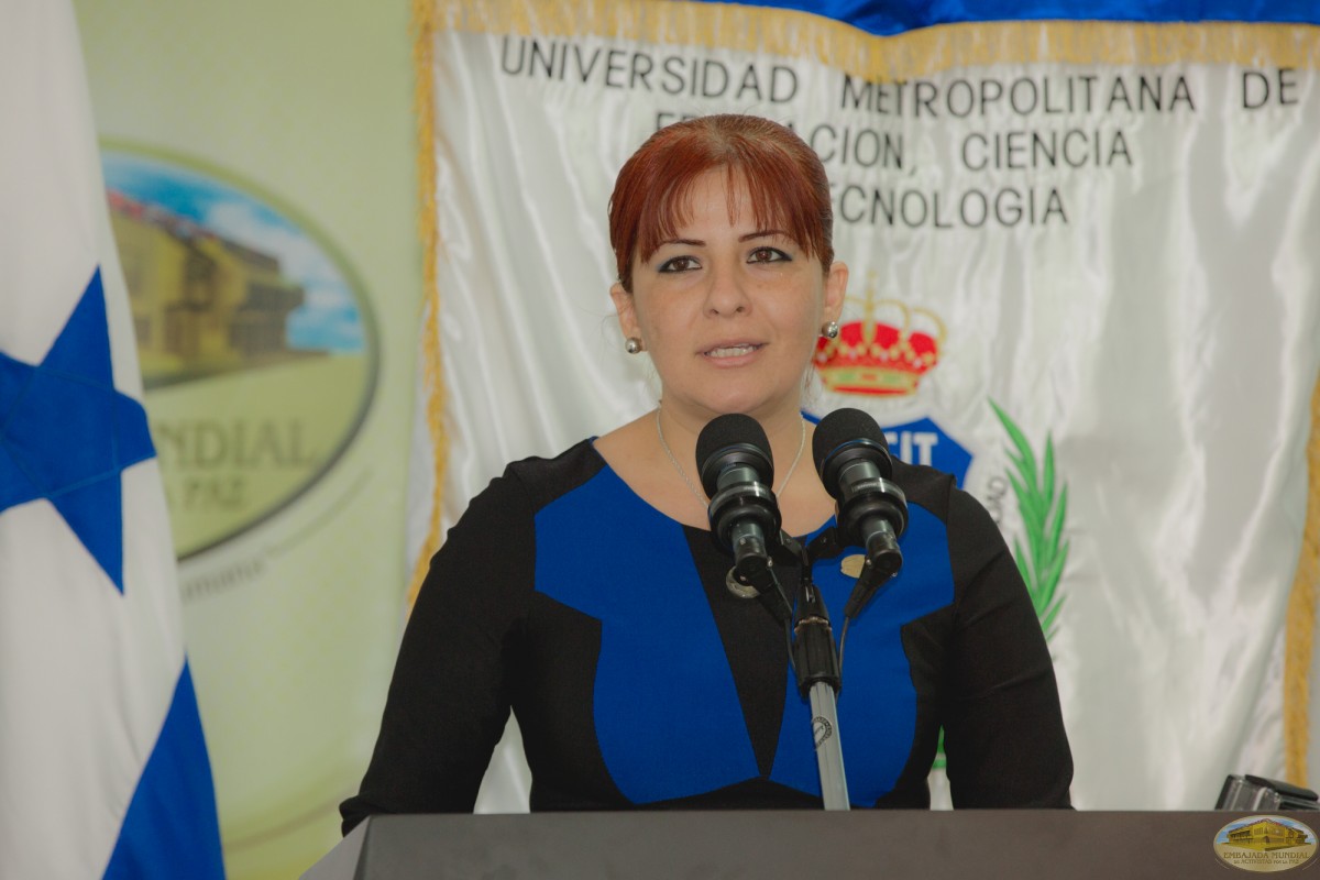 Lcda. Gabriela Lara | Firma de convenio entre UMECIT y EMAP