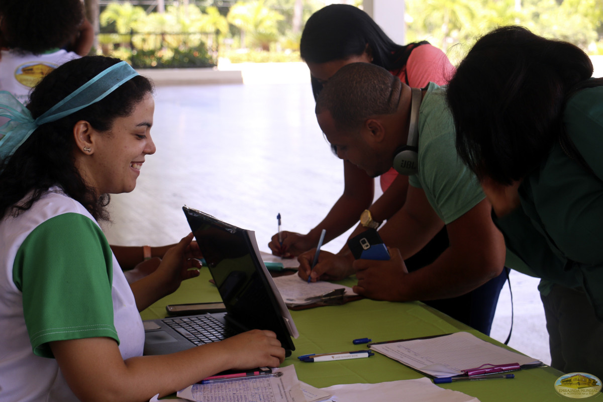 Sembrando conciencia en Santo Domingo en el Dia del Medio Ambiente.