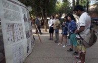 Exposición del Proyecto Huellas para no olvidar en la plaza pública de Tilcara, San Salvador de Jujuy