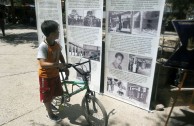 Exposición del Proyecto Huellas para no olvidar en la plaza pública de Tilcara, San Salvador de Jujuy