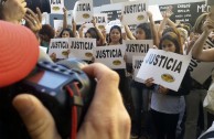 Argentinos marchan pidiendo justicia por la muerte del fiscal Nisman