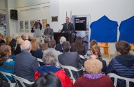 Museo en Argentina presenta la placa de sobrevivientes