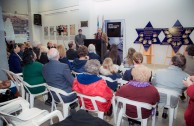 Museo en Argentina presenta la placa de sobrevivientes