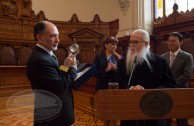 Comitiva internacional de la Embajada Mundial de Activistas por la Paz visita la Corte Suprema de Justicia de Chile el 3 de noviembre de 2015, en ocasión de celebrarse la CUMIPAZ 2015 en la ciudad de Santiago.