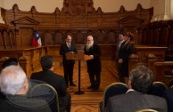 Comitiva internacional de la Embajada Mundial de Activistas por la Paz visita la Corte Suprema de Justicia de Chile el 3 de noviembre de 2015, en ocasión de celebrarse la CUMIPAZ 2015 en la ciudad de Santiago.