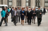 Comitiva internacional de la Embajada Mundial de Activistas por la Paz visita la Corte Suprema de Justicia de Chile el 3 de noviembre de 2015, en ocasión de celebrarse la CUMIPAZ 2015 en la ciudad de Santiago.