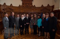 Magistrados, parlamentarios, académicos y diplomáticos de diferentes paises visitaron el edificio del Palacio de los Tribunales de Justicia el 3 de noviembre tras la convocatoria de la EMAP como apertura a la CUMIPAZ 2015.