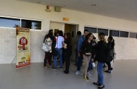 Activistas y estudiantes voluntarios realizan la tercera donación de sangre en Mérida, Yucatán, México