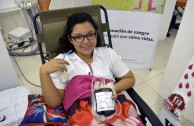 Activistas y estudiantes voluntarios realizan la tercera donación de sangre en Mérida, Yucatán, México