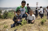 Guatemala obsequia 2.515 árboles a la Tierra en su día