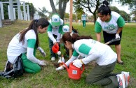 Activistas de la EMAP realizan labores de mantenimiento al Bosque William Soto