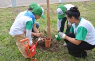 Activistas de la EMAP realizan labores de mantenimiento al Bosque William Soto