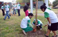 Activistas de la EMAP realizan labores de mantenimiento al Bosque William Soto