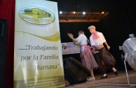 Fiesta folclórica argentina por la paz