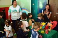 Elementary school children receive training on the ecological rule of the 5R's