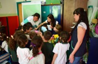 Elementary school children receive training on the ecological rule of the 5R's