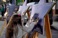 Exhibición de placas de sobrevivientes del Holocausto exaltan la dignidad humana