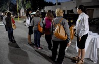 Exhibición de placas de sobrevivientes del Holocausto exaltan la dignidad humana