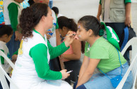 Población de Zaragoza participa en feria por la protección del medio ambiente