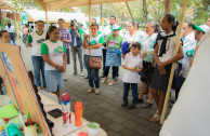 Población de Zaragoza participa en feria por la protección del medio ambiente