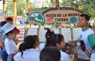 Emotivo y vistoso desfile y parada ambiental lleva acabo la Embajada mundial de Activistas por la paz en la ciudad de Tocoa Honduras