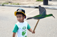 Emotivo y vistoso desfile y parada ambiental lleva acabo la Embajada mundial de Activistas por la paz en la ciudad de Tocoa Honduras