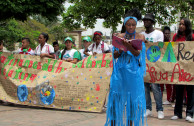 estudiantes educados dia tierra