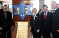 Minister of Foreign Affairs of Panama receives the campaign "Traces to Remember"