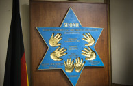 Placa del Sr. Sigmund Halstuch, sobreviviente del Holocausto