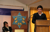 El joven alumno Joey Sasson narra su experiencia al presenciar personalmente con sus compañeros, los campos de concentración Auschwitz, Treblinka y Majdanek 