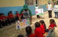 Niños de anzoategui aprenden sobre la importancia de reciclar.