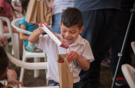 Children from the shelter of the La Industria farm, Escuintla happy with the gifts made by hands that build peace.