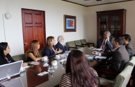 Vice President of Costa Rica receives the campaign "Traces to Remember"