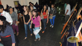 Exposición de placas con huellas de sobrevivientes Homenaje a sobrevivientes