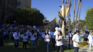 Marcha pasa por la Plaza del Maestro. Plaza del Maestro.