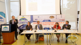 Jorge Alvarado y expositores 1º mesa