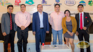 jovenes participando