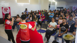 Estudiantes y docentes.