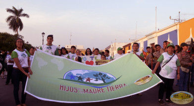 Hijos de la Madre Tierra en desfile por el planeta