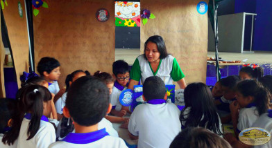 Activista enseñando