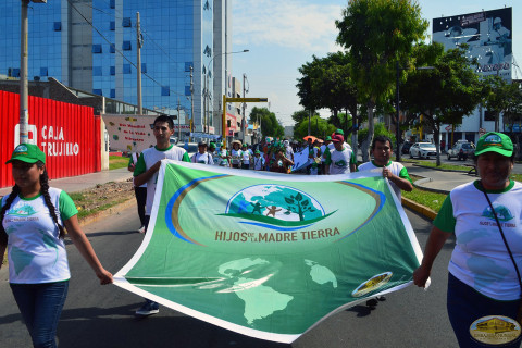 desfile de preservación de las especies en peligro de extinción Trujillo, Peru